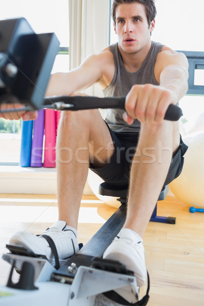 Mann Rudern Zeile Maschine Fitnessstudio Sport Stock foto © wavebreak_media