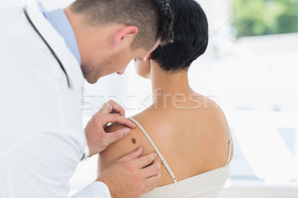 Médecin taupe Retour femme médecin de sexe masculin [[stock_photo]] © wavebreak_media