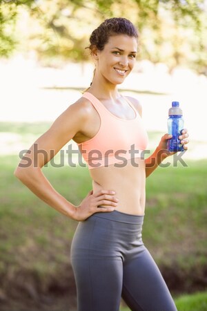 Passen Frau halten Wasserflasche Park Stock foto © wavebreak_media