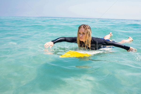 Stock fotó: Nő · szörfdeszka · napos · idő · tengerpart · boldog · sport