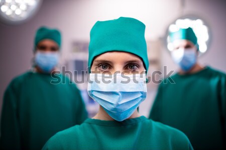 Foto stock: Cirujanos · realizar · operación · teatro · hospital · mujer