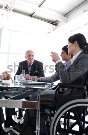 Empresária cadeira de rodas leitura relatório colega negócio Foto stock © wavebreak_media
