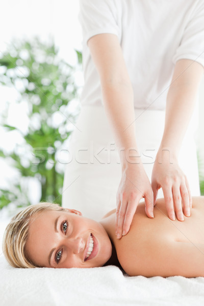 Zdjęcia stock: Przepiękny · uśmiechnięta · kobieta · relaks · masażu · wellness · centrum