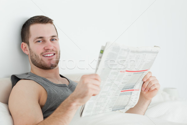 Schöner Mann Lesung Zeitung Schlafzimmer Licht entspannen Stock foto © wavebreak_media