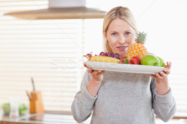 若い女性 プレート 果物 食品 リンゴ ストックフォト © wavebreak_media