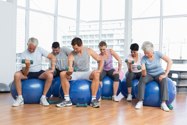 Fitness classe haltères séance exercice [[stock_photo]] © wavebreak_media