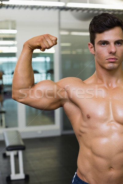 Muscular hombre músculos gimnasio primer plano sexy Foto stock © wavebreak_media