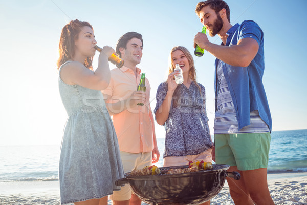 Foto stock: Feliz · amigos · barbacoa · potable · cerveza · playa