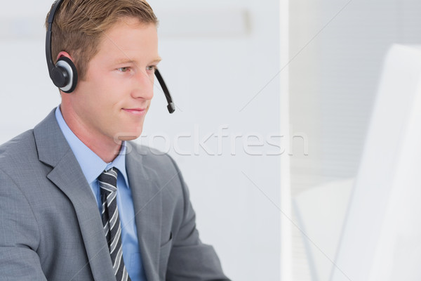 Gut aussehend Bevollmächtigter tragen Headset Call Center Computer Stock foto © wavebreak_media