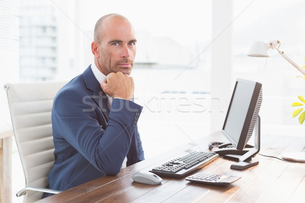 Stockfoto: Zakenman · naar · camera · bureau · kantoor · man