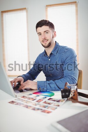 улыбаясь дизайнера рабочих компьютер служба бизнеса Сток-фото © wavebreak_media