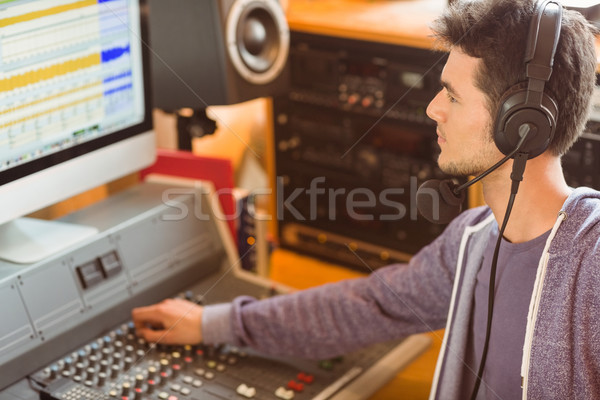 Foto stock: Retrato · de · audio · estudio · radio · feliz