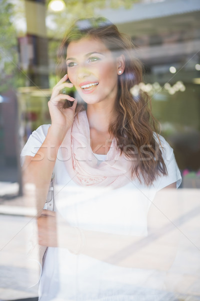 Donna sorridente chiamando smartphone felice vetro Foto d'archivio © wavebreak_media
