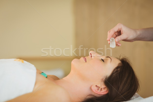 Jeune femme cristal guérison thérapie chambre femme [[stock_photo]] © wavebreak_media