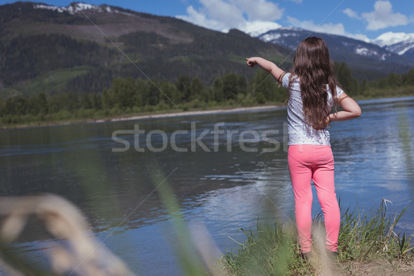 Hátsó nézet lány mutat hegy napos idő internet Stock fotó © wavebreak_media