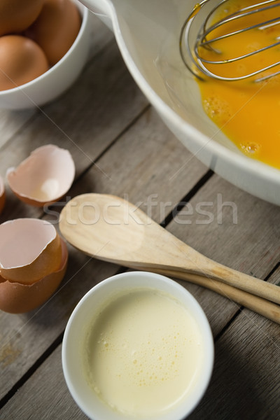 Közelkép folyadék tojás tojássárgája tál asztal Stock fotó © wavebreak_media
