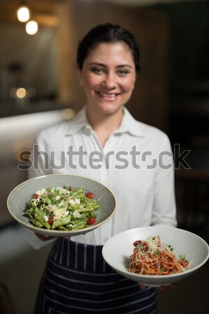 Vrouwelijke chef voedsel plaat portret Stockfoto © wavebreak_media