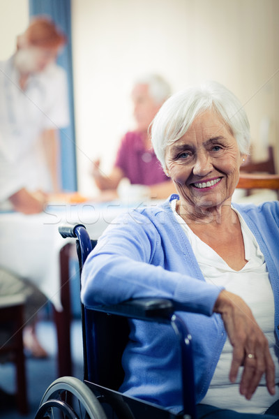 Portret senior vrouw rolstoel pensioen huis Stockfoto © wavebreak_media