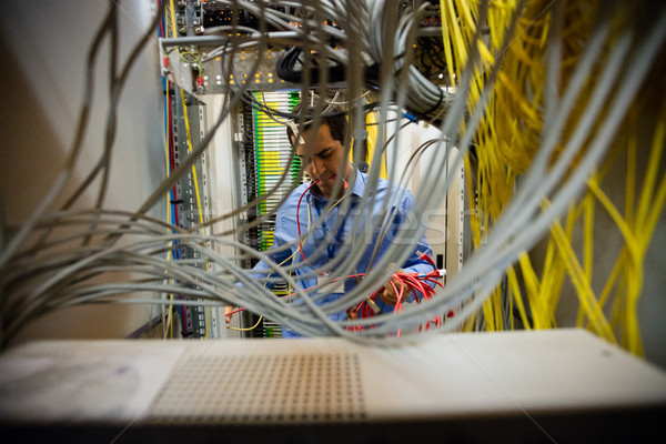 Technicien câble attentif serveur chambre [[stock_photo]] © wavebreak_media