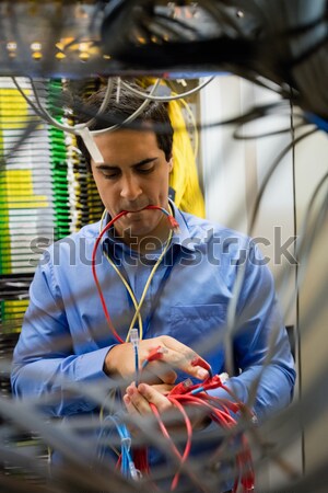 Technicien câble frustré serveur chambre [[stock_photo]] © wavebreak_media