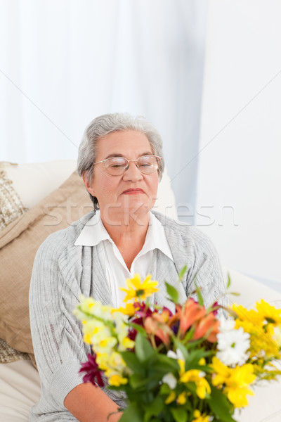 Stock foto: Senior · Blumen · home · Frau · Gesicht · Schönheit