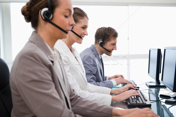 商业照片: 侧面图 · 顾客服务 · 工作 · 计算机 · 联系 / side