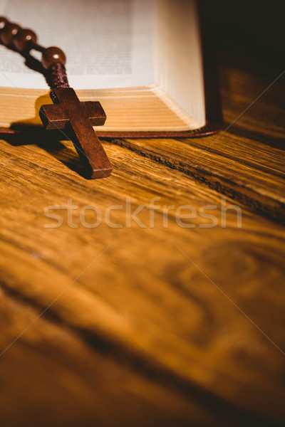 Open bible rosario perline tavolo in legno Pasqua Foto d'archivio © wavebreak_media