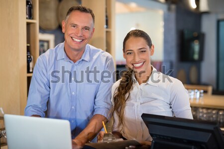 Сток-фото: коллега · ноутбука · склад · менеджера · используя · ноутбук · женщину