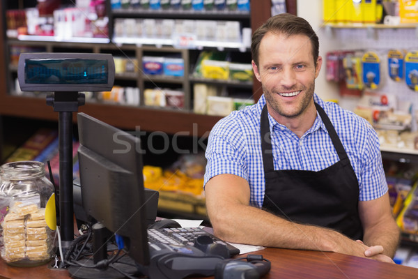 Porträt lächelnd gut aussehend schauen Kamera Supermarkt Stock foto © wavebreak_media