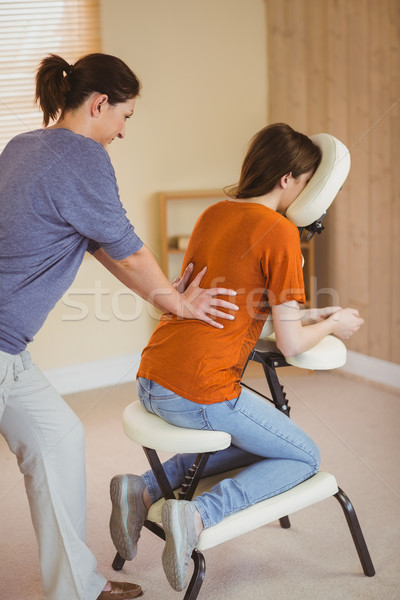 Jeune femme massage président thérapie chambre femme [[stock_photo]] © wavebreak_media