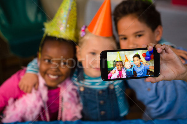 Kinder sprechen Party Smartphone Geburtstagsparty Mädchen Stock foto © wavebreak_media