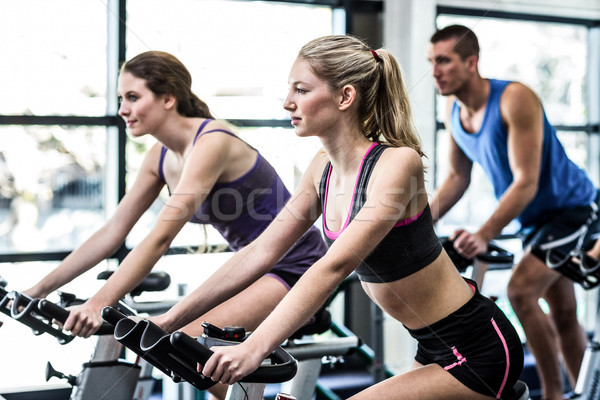 Foto stock: Encajar · las · personas · que · trabajan · fuera · clase · gimnasio · hombre