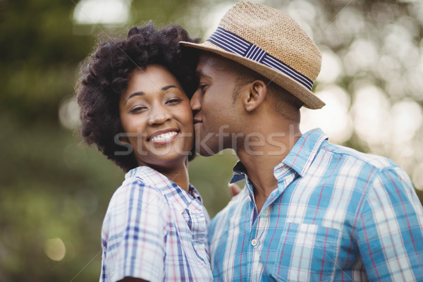 微笑 男子 接吻 花園 商業照片 © wavebreak_media