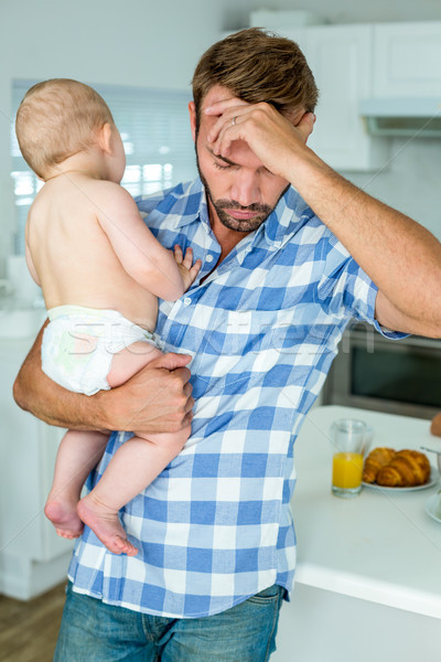 Preocupado homem bebê menino cozinha Foto stock © wavebreak_media
