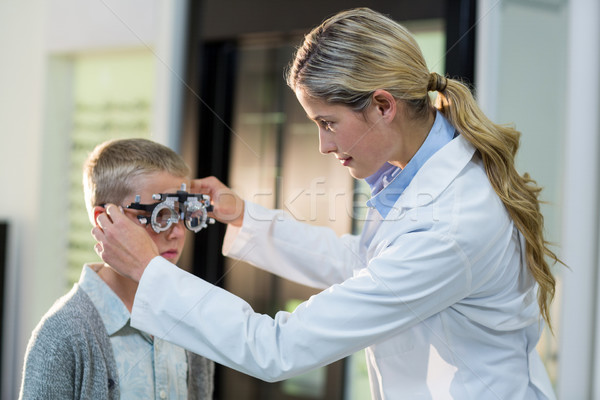 Feminino optometrista jovem paciente Foto stock © wavebreak_media