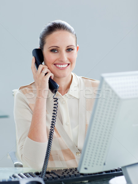 Entusiasta mujer de negocios hablar teléfono oficina teléfono Foto stock © wavebreak_media