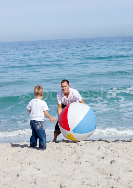 Foto d'archivio: Gioioso · figlio · di · padre · giocare · palla · spiaggia · sorriso