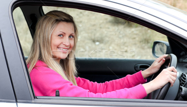 Sonriendo femenino conductor rueda coche nuevo mujer Foto stock © wavebreak_media