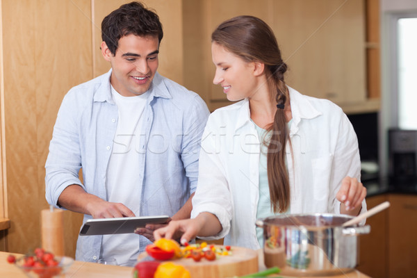 Encantador Pareja cocinar cocina feliz Foto stock © wavebreak_media