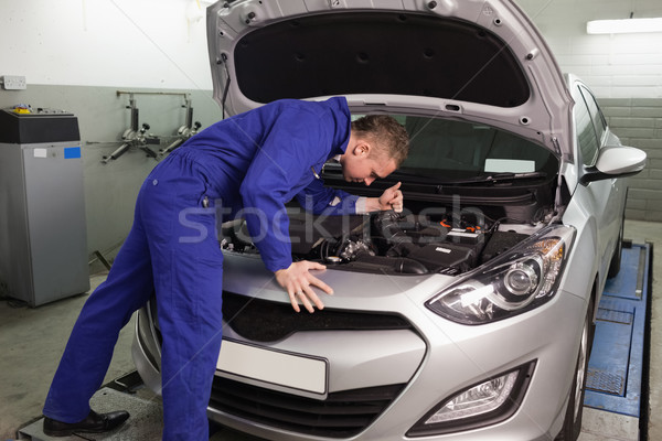 Foto stock: Mecânico · olhando · carro · motor · garagem · feliz