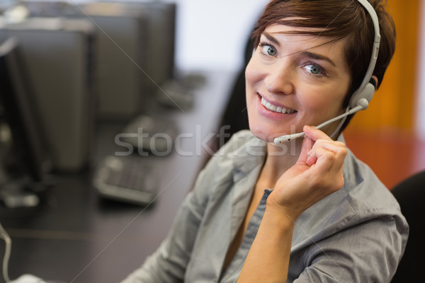 Stockfoto: Leraar · vergadering · computerruimte · hoofdtelefoon · glimlachend