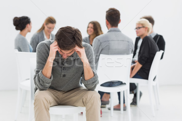 Therapie vergadering cirkel man voorgrond groep Stockfoto © wavebreak_media