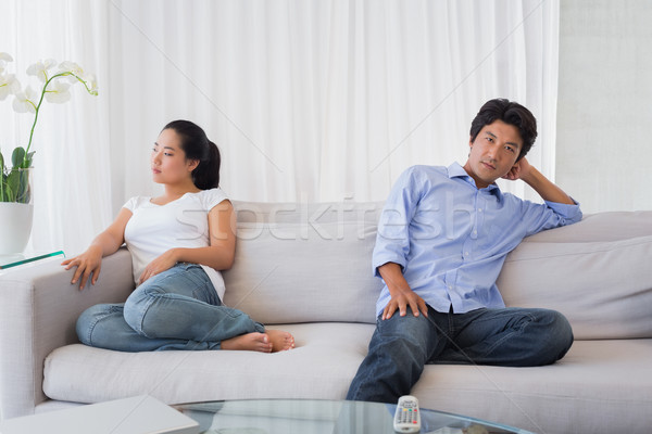 Cuplu nu vorbesc canapea acasă Imagine de stoc © wavebreak_media