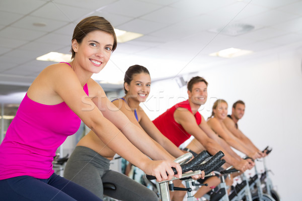 Stockfoto: Spinnen · klasse · glimlachend · camera · gymnasium