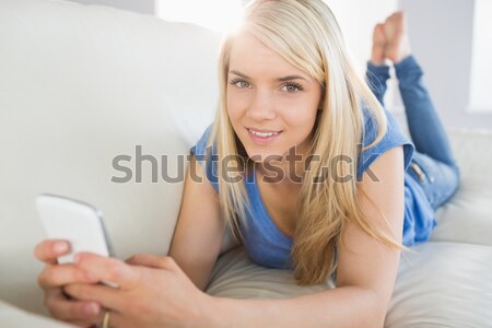Csinos szőke nő díszállat kiscica kanapé otthon Stock fotó © wavebreak_media