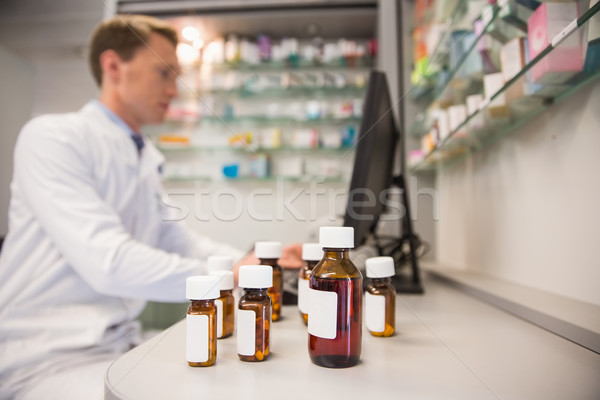 Farmaceuta biurko szpitala apteki komputera Zdjęcia stock © wavebreak_media