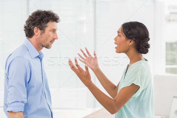 Foto stock: Casual · equipo · de · negocios · argumento · oficina · lucha · femenino