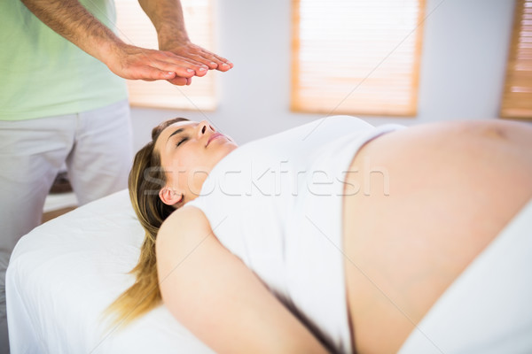 Zwangere vrouw reiki behandeling studio Stockfoto © wavebreak_media