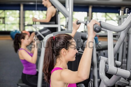 Homme entraîneur femme haltères crossfit [[stock_photo]] © wavebreak_media