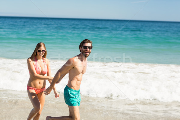 Couple marche plage mains tenant amour [[stock_photo]] © wavebreak_media